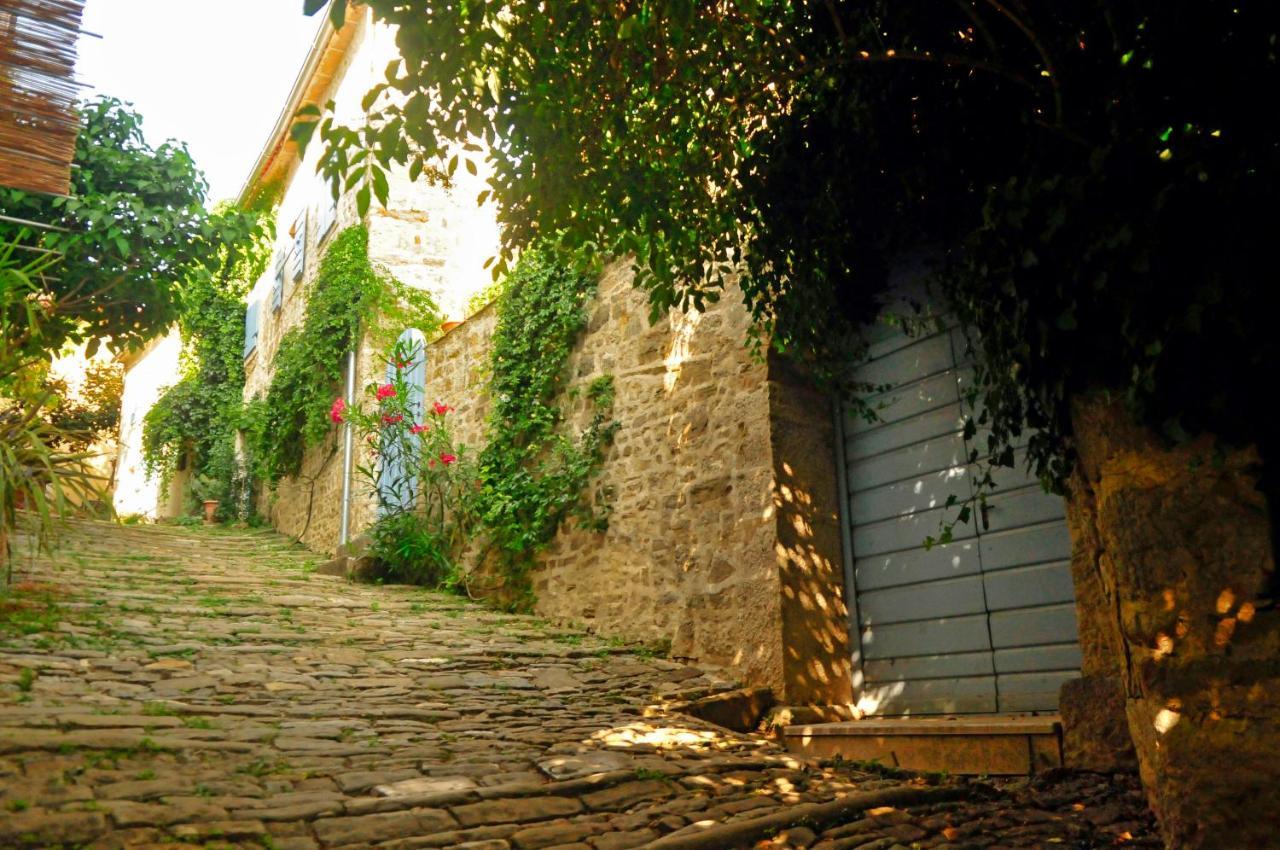 Ruine-Motovun Kh Exterior foto